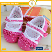 2015 vente chaude vente bon marché gros belle jolie fleur dentelle chaussures bébé rose pour fille